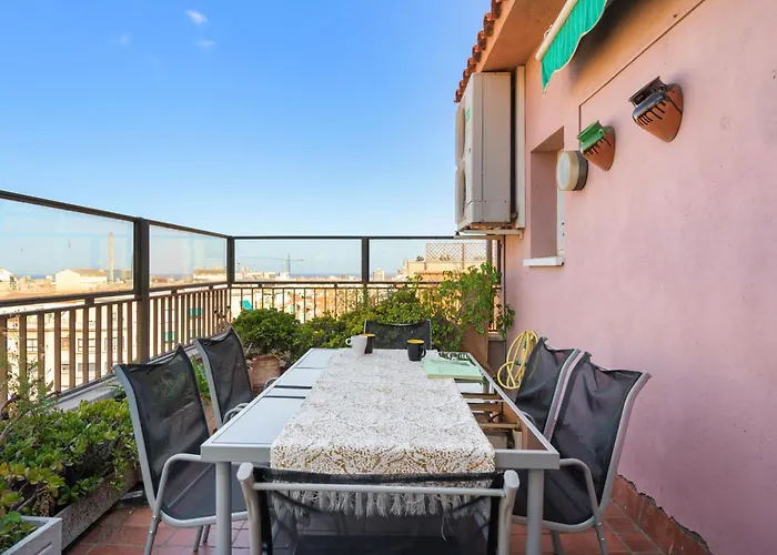 Chic 3Br Retreat With Private Terrace