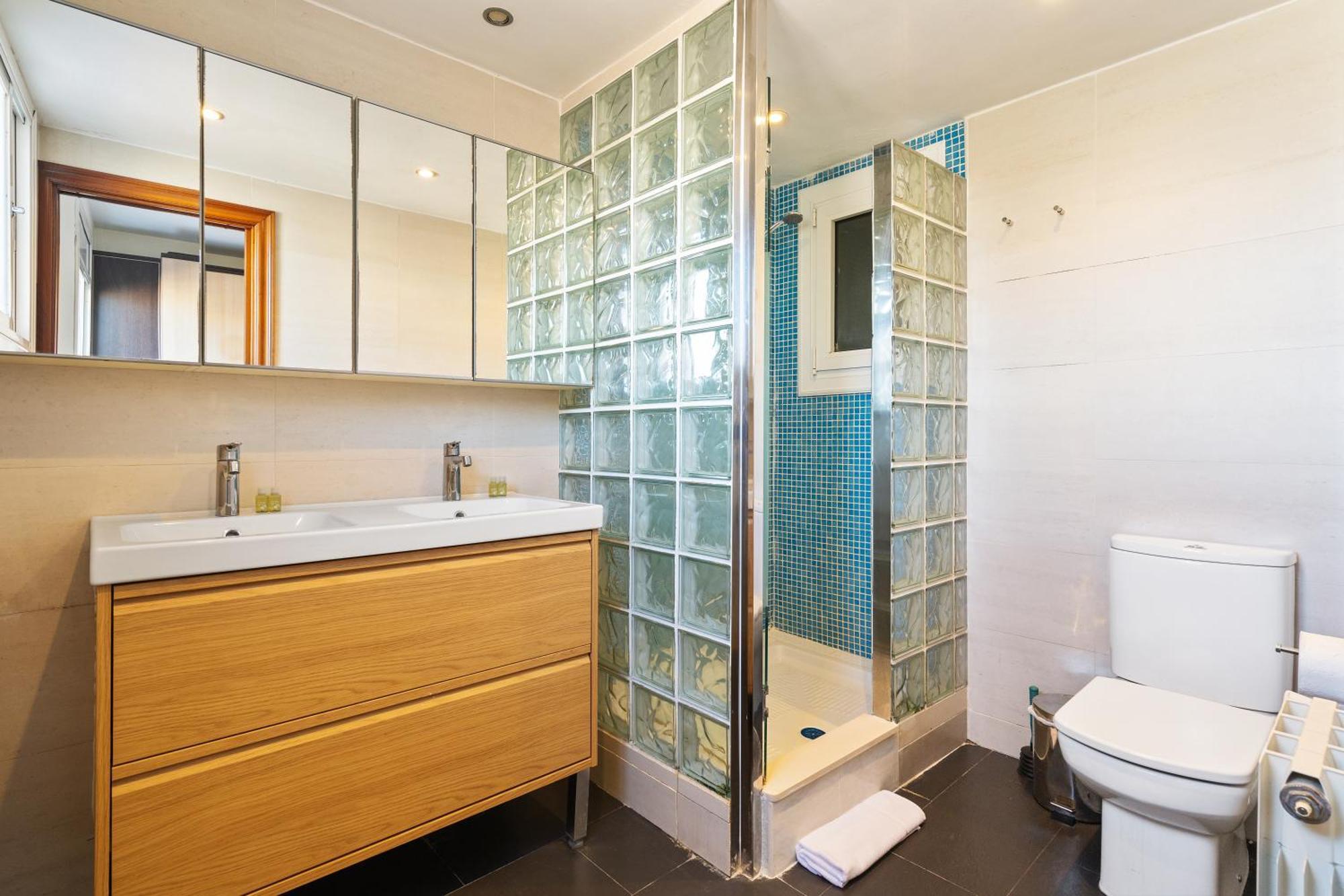 Apartment Chic 3br Retreat With Private Terrace