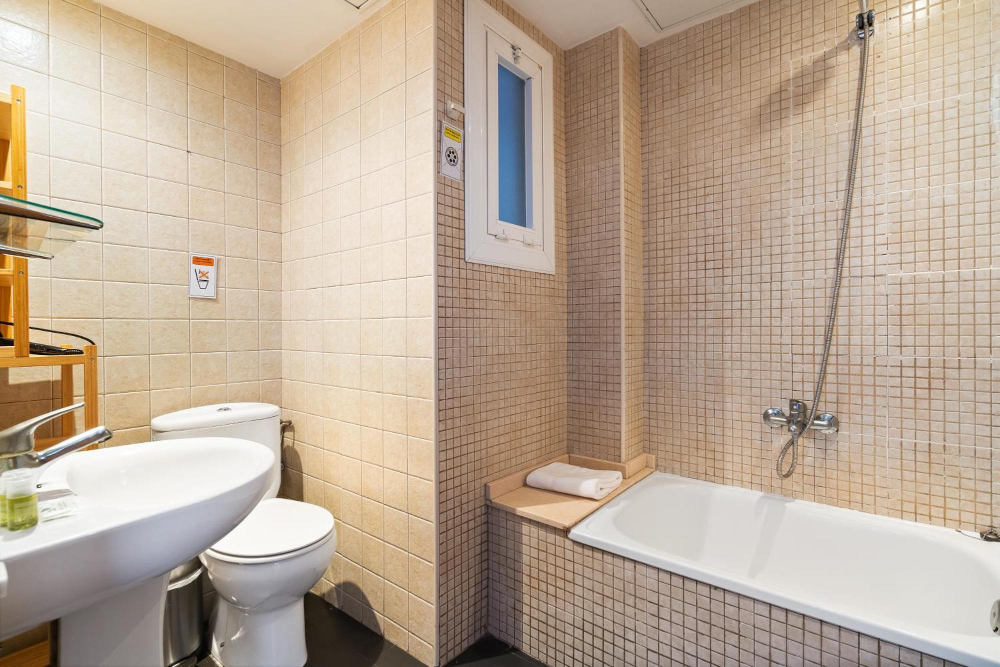 Apartment Chic 3br Retreat With Private Terrace *