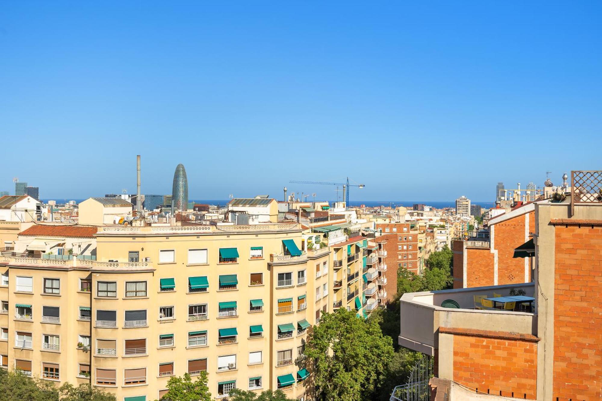 Chic 3br Retreat With Private Terrace Apartment *