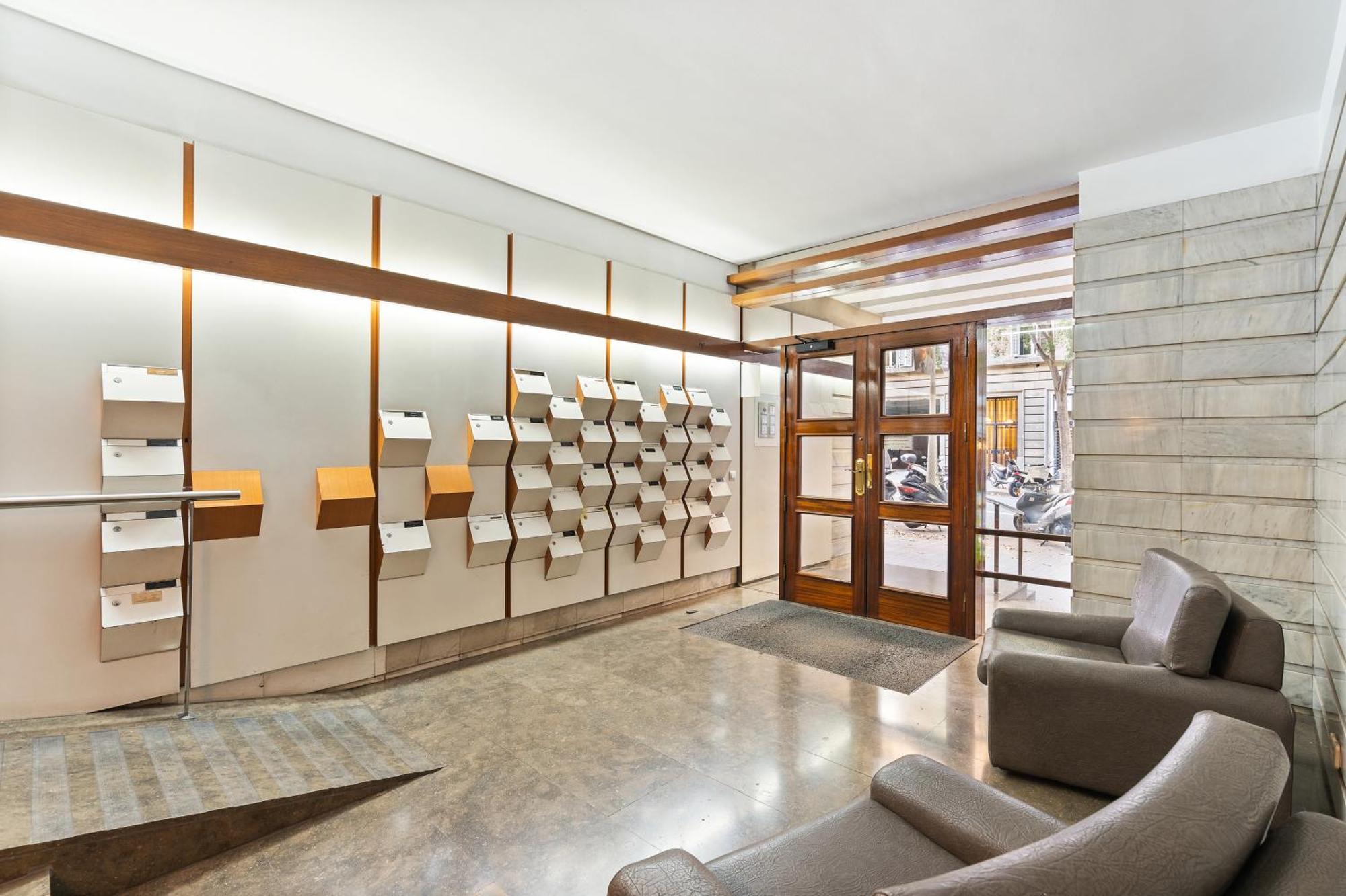 Chic 3br Retreat With Private Terrace Barcelone