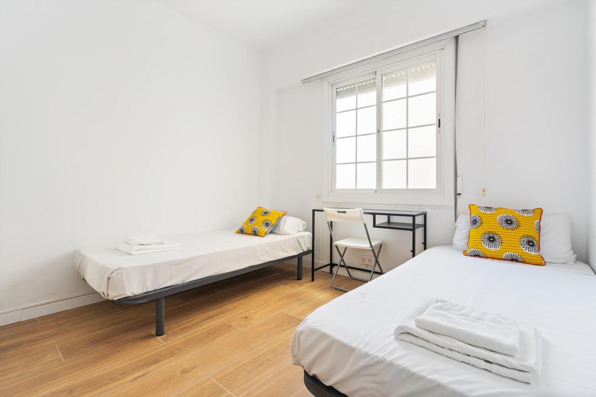 Chic 3br Retreat With Private Terrace Appartement Barcelone
