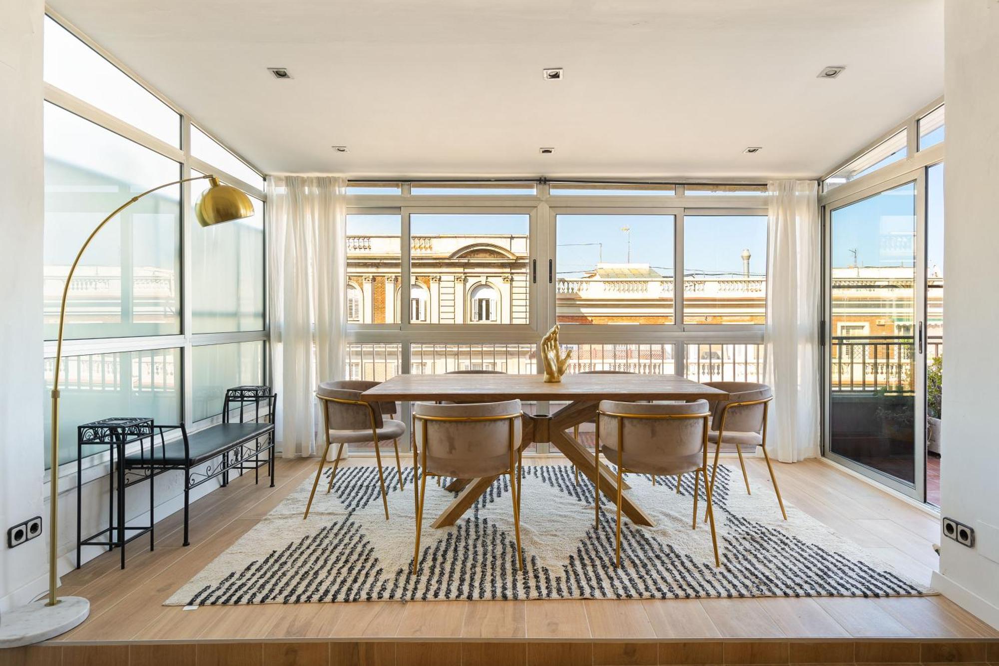 Chic 3br Retreat With Private Terrace Barcelone