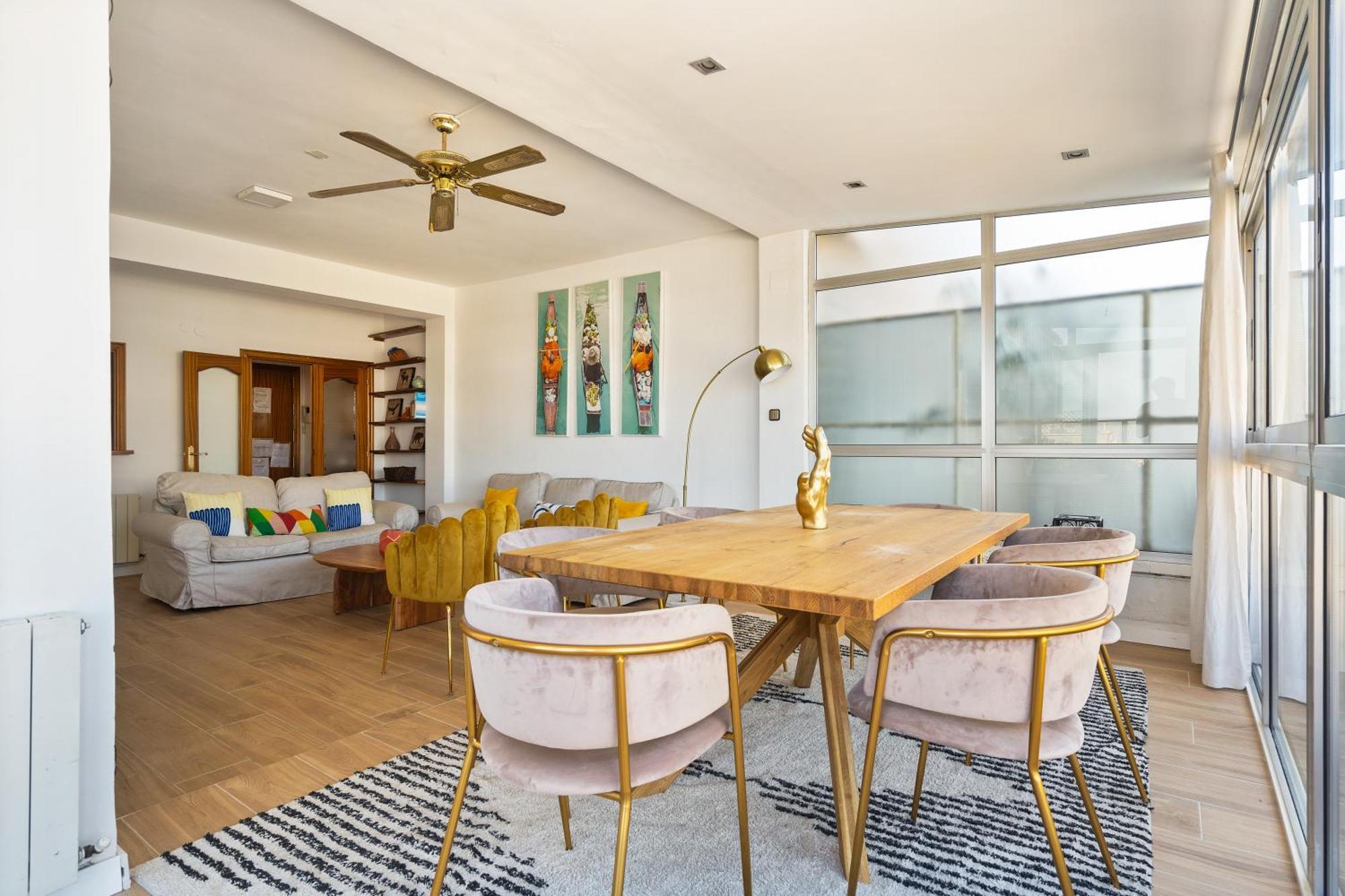 Appartamento Chic 3br Retreat With Private Terrace