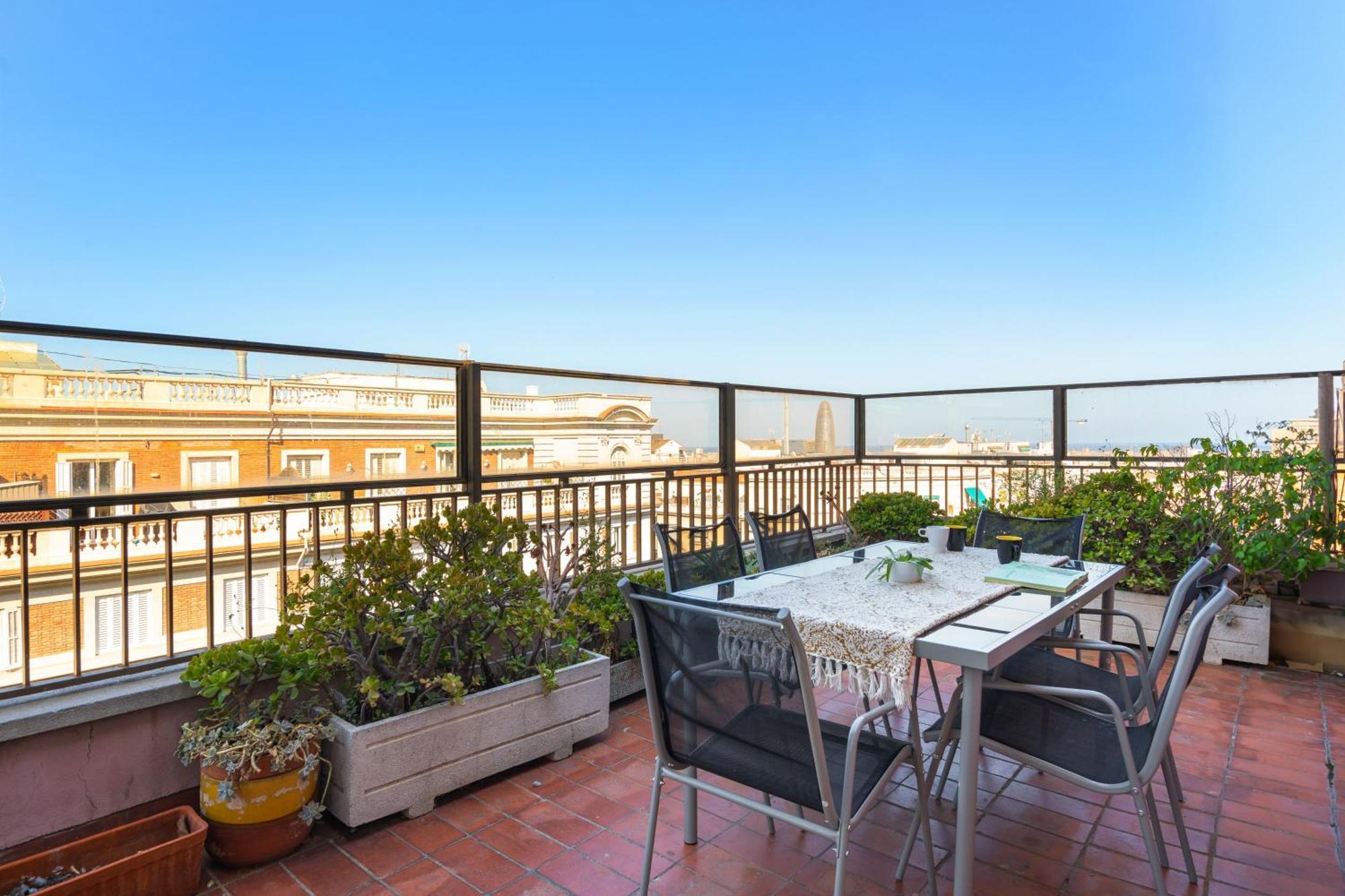 Chic 3br Retreat With Private Terrace Barcellona